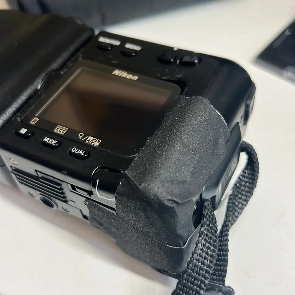 Nikon Coolpix 950 2MP Digital Camera - 3x Optical Zoom with 2 optical lenses